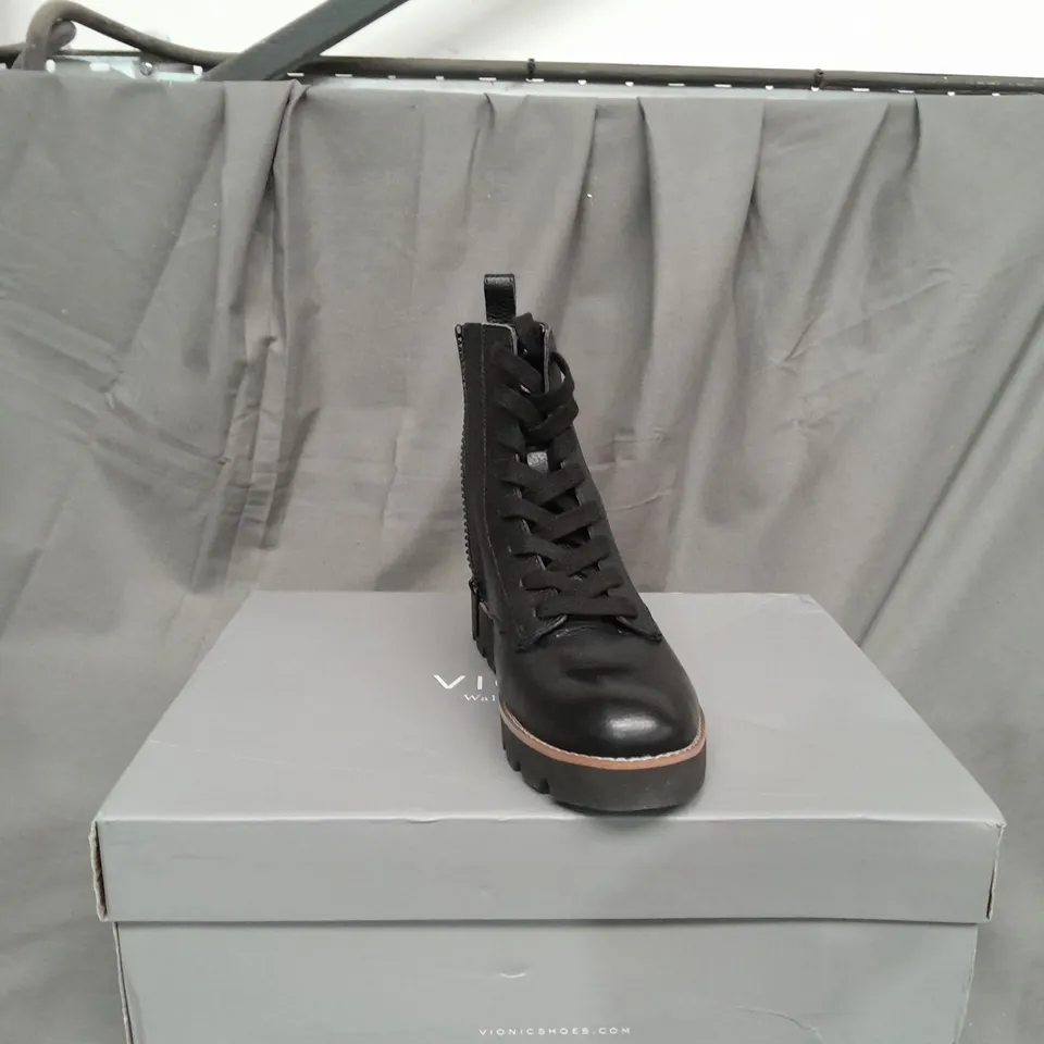 BOXED PAIR VIONIC LANI LACE UP BOOTS IN BLACK SIZE 3 
