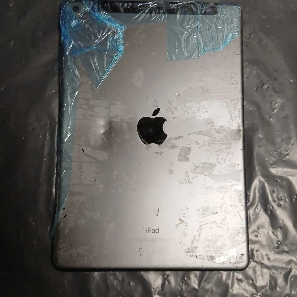 APPLE IPAD TABLET A2604– SILVER, DAMAGED (CRACKED FRONT & SCRATCHED BACK)