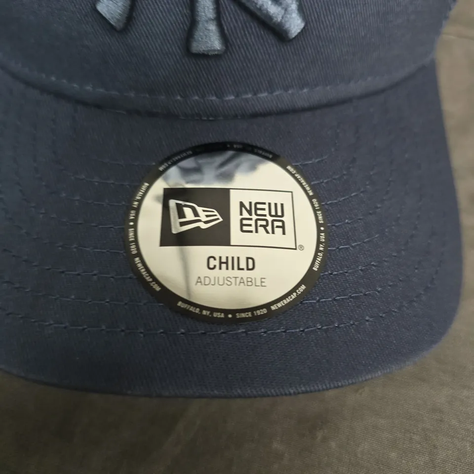 NEW ERA NAVY BLUE ADJUSTABLE BASEBALL CAP WITH NY YANKEES LOGO – CHILD SIZE