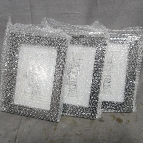 BOXED CASA CHIC SET OF 3 PHOTO FRAMES