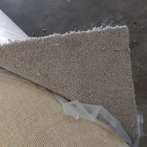 ROLL OF QUALITY TUDOR TWIST REGAL DRIZZLE CARPET // SIZE: APPROXIMATELY 5 X 6.12m