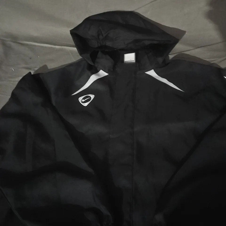 BLACK NIKE WINDBREAKER JACKET – SIZE XL