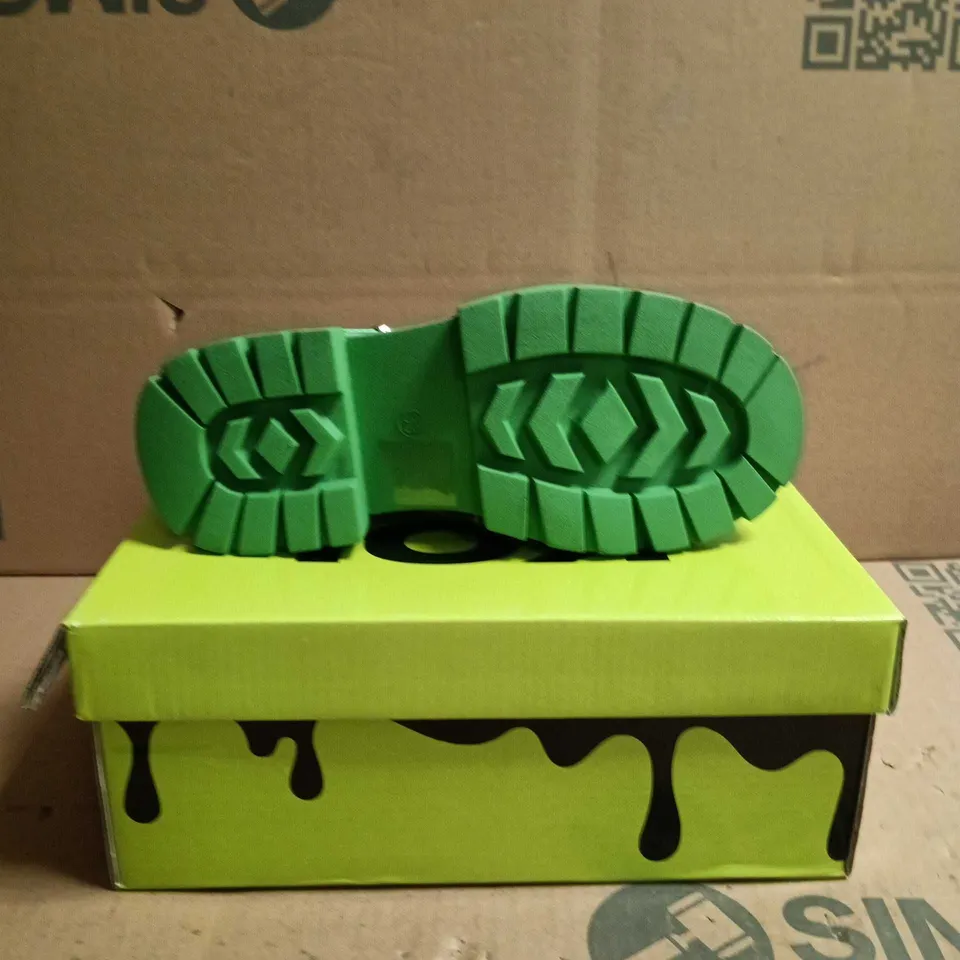 KOI KIDZ LIL TIRA CHEEKY FROG MARY JANE SHOES GREEN SIZE 1