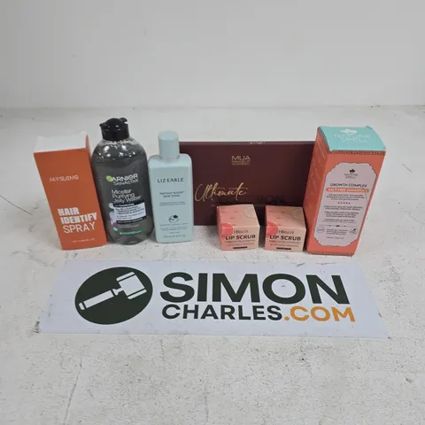 APPROXIMATELY 15 ASSORTED HEALTH & BEAUTY PRODUCTS TO INCLUDE LIZ EARLE SKIN TONIC, LIP SCRUB, NATURE SPELL SALT FREE SHAMPOO, ETC - COLLECTION ONLY