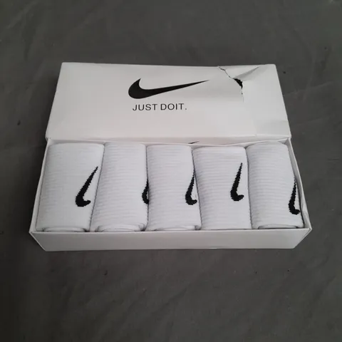 BOXED NIKE JUST DO IT PACK OF 5 WHITE SOCKS - SIZE UNSPECIFIED