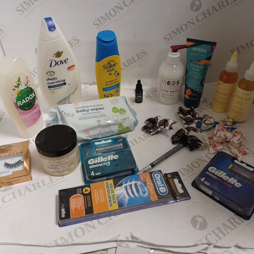 LOT OF APPROX 20 ASSORTED HEALTH AND BEAUTLY- FALSE LASHES, SHOWER GEL, HAIR PINS