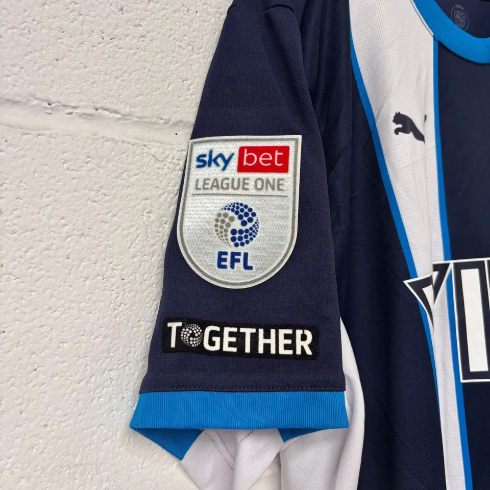 STOCKPORT COUNTY F.C LEAGUE ONE MATCH WORN AWAY SHIRT IN BLUE/WHITE - EU L / OWEN DODGSON #3
