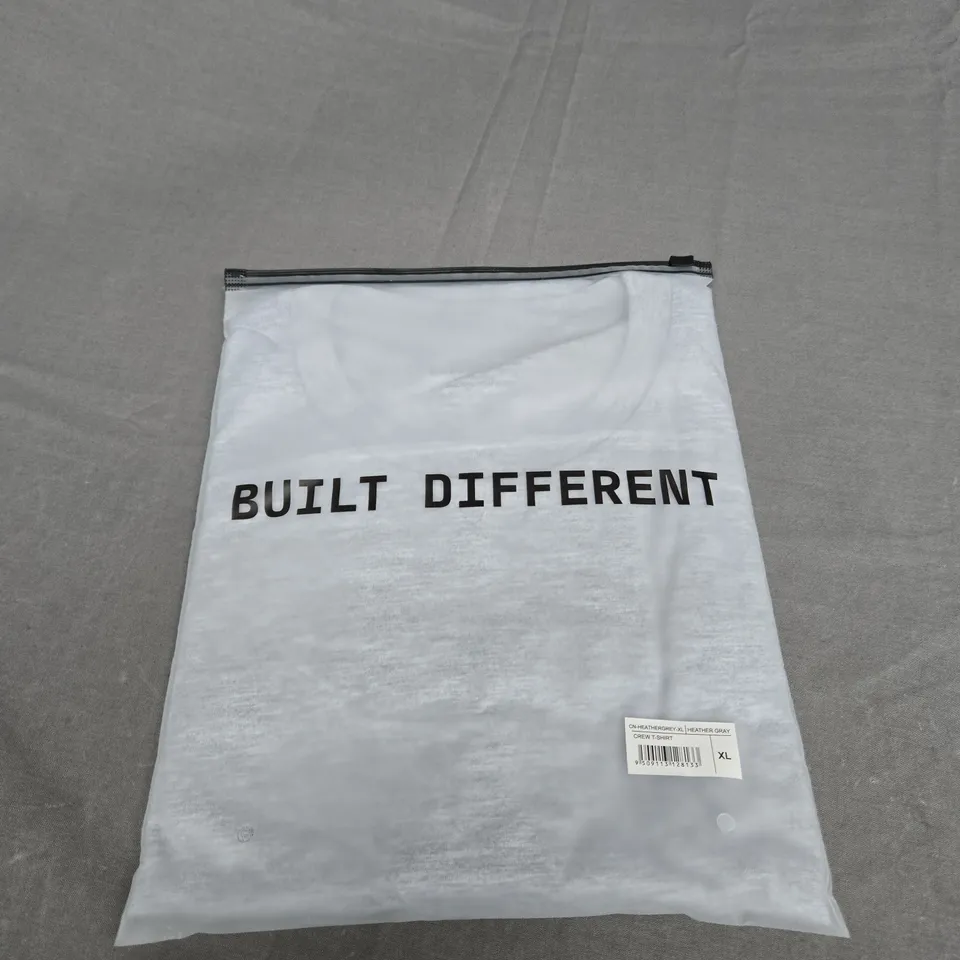 BAGGED BUILT DIFFERENT CREW T-SHIRT IN GREY SIZE XL