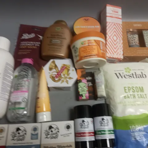 LOT OF APPROXIMATELY 20 ASSORTED HEALTH AND BEAUTY ITEMS TO INCLUDE EPSOM BATH SALTS, BLACK STUFF SOAP AND KERATIN SMOOTH SHAMPOO