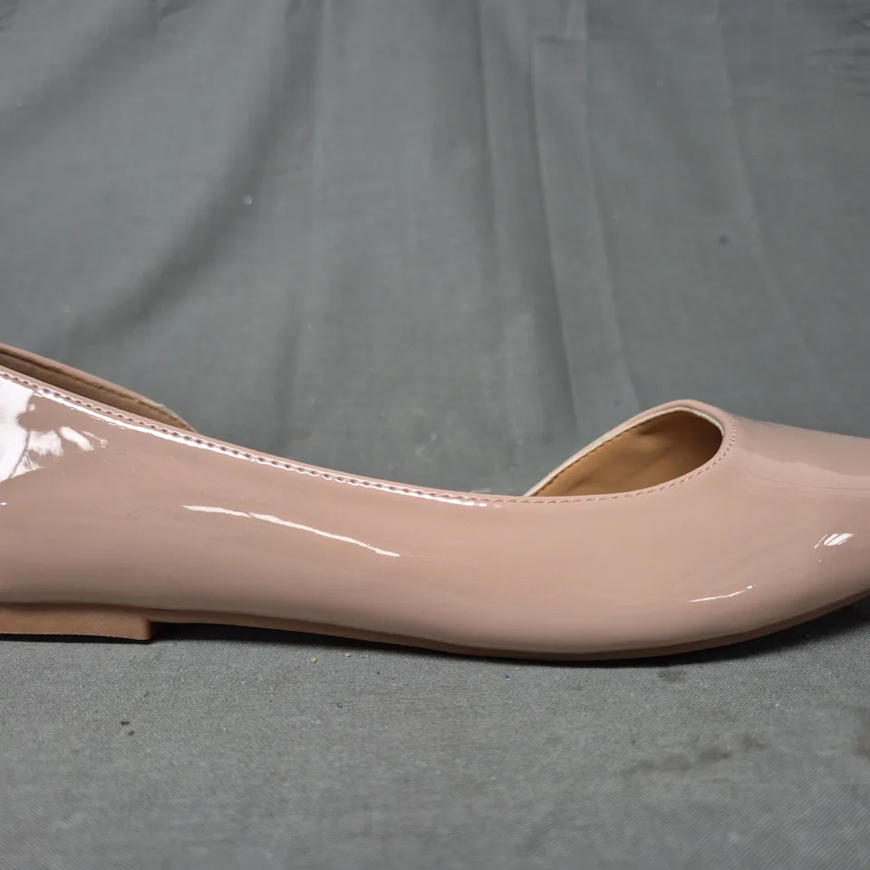 BOXED PAIR OF ASOS DESIGN WIDE FIT POINTED TOE FLATS IN NUDE UK SIZE 8