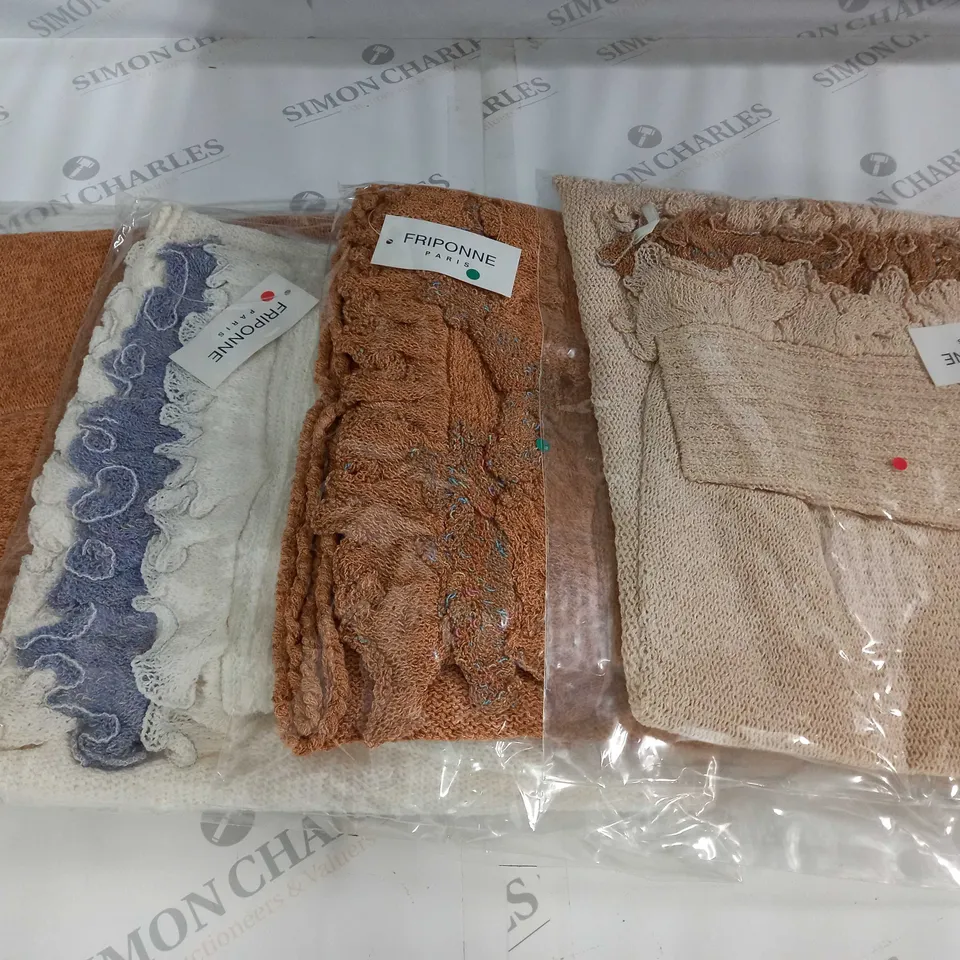 LOT OF 4 ASSORTED KNITWEAR CLOTHING ITEMS - VARIOUS SIZES