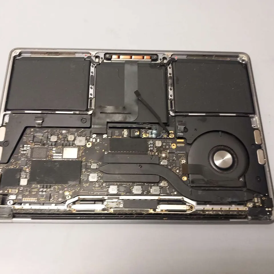 APPLE MACBOOK PRO - A2159