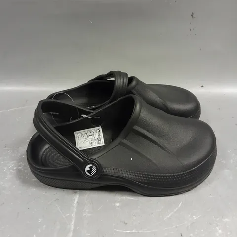 PAIR OF LAKELAND ACTIVE ALLONBY CLOGS IN BLACK - 7