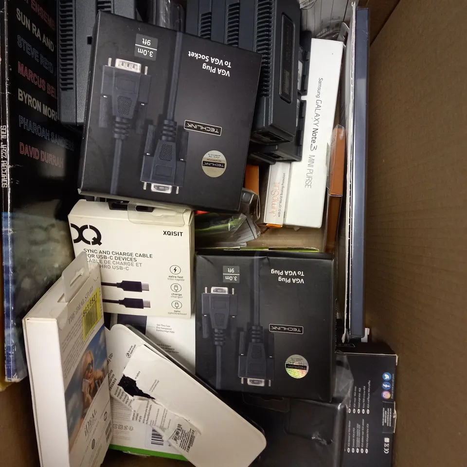 APPROXIMATELY 40 ASSORTED HOUSEHOLD & ELECTRICAL PRODUCTS TO INCLUDE OTTER PROTECTIVE CASE, PHONE CASES, CHARGING CABLES ETC 