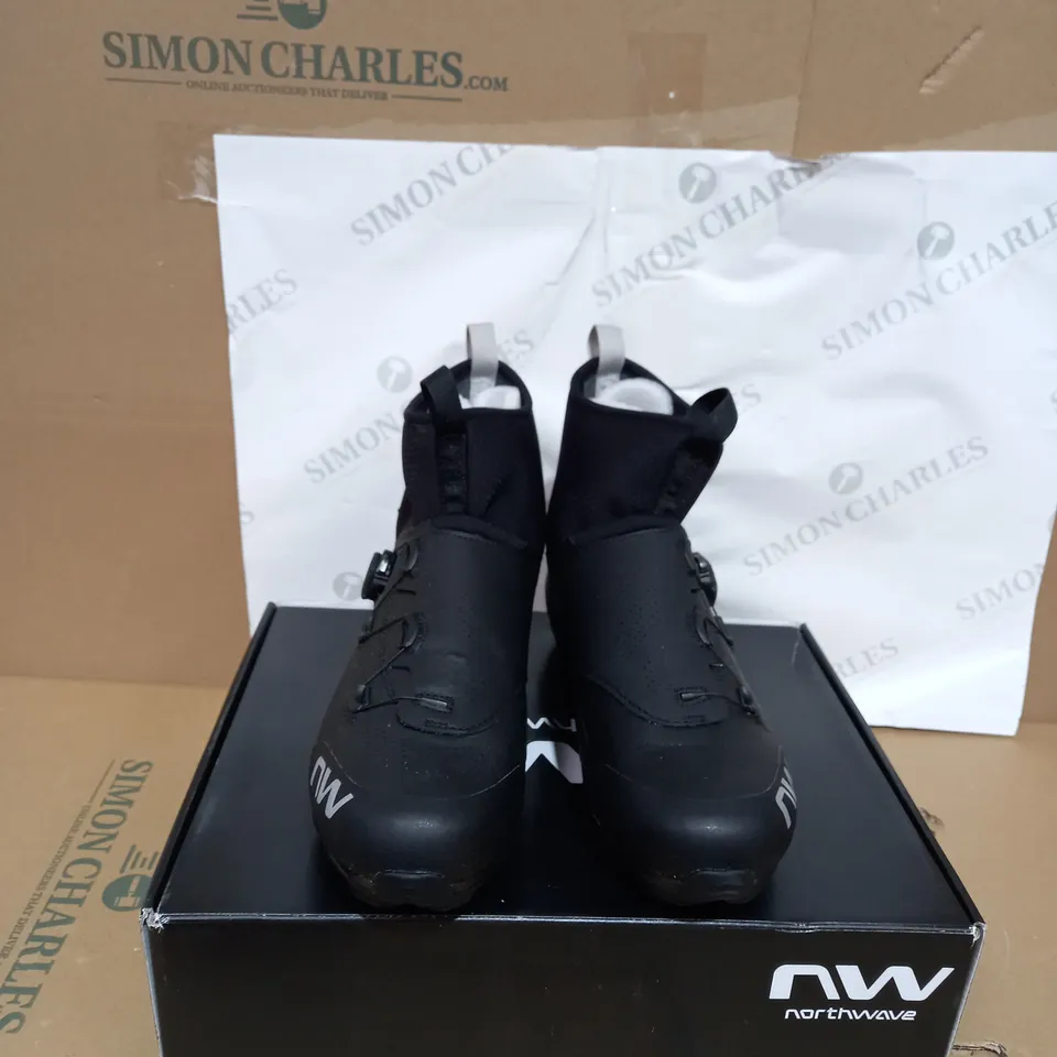 PAIR OF BOXED CELSIUS XC GTX WINTER BOOTS SIZE 10