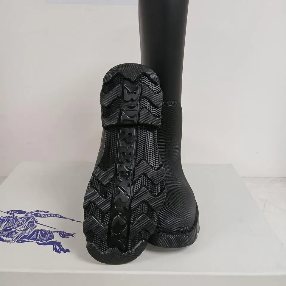 BURBERRY BLACK KNEE-HIGH RUBBER BOOTS, UK 11 (EU 45)