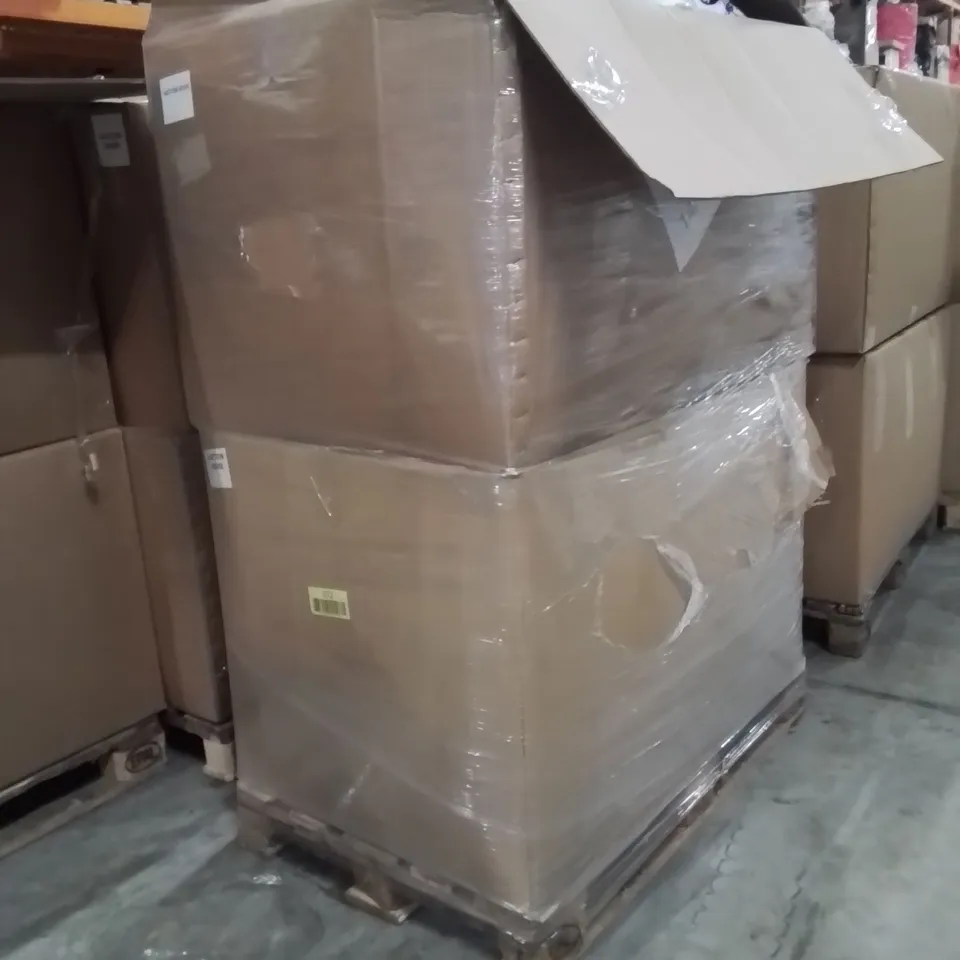 PALLET CONTAINING A LARGE QUANTITY OF BEDDING PRODUCTS SUCH AS;PILLOWS,DUVETS 
