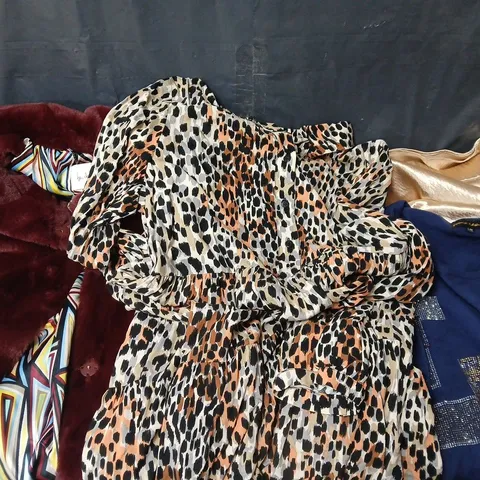 APPROXIMATELY 12 ASSORTED CLOTHING ITEMS IN VARIOUS STYLES, SIZES & COLOURS TO INCLUDE FRANK USHER, BEN DE LISI, FINERY, ETC