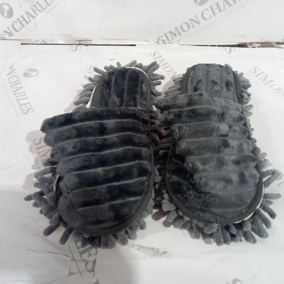 GREY CLEANING SLIPPERS