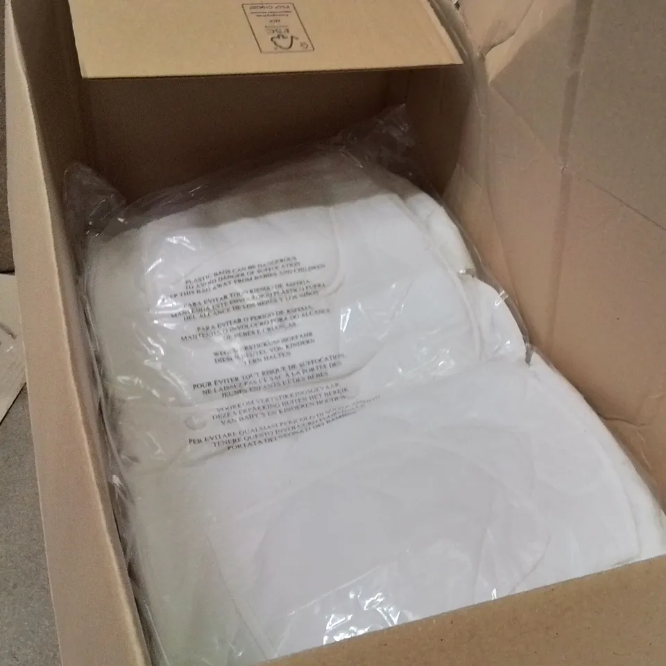 BOXED BRAND NEW APPROXIMATELY 5 SIMPLY BE QUILTED WHITE JACKET SIZE 24