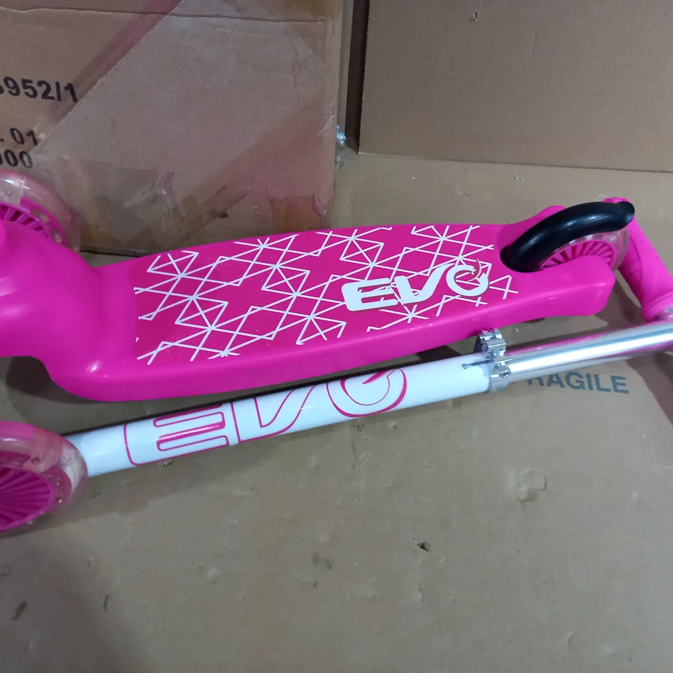 EVO LIGHT UP MOVE N GROOVE SCOOTER PINK RRP £29.99