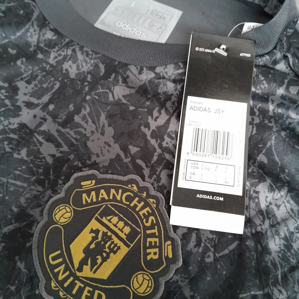 MANCHESTER UNITED ADIDAS FOOTBALL SHIRT - UK L SLM FIT