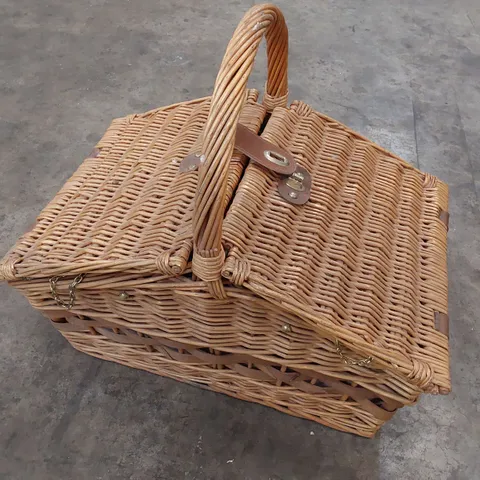 WICKER PICNIC BASKET, FITTED INTERIOR WITH COOL COMPARTMENT, GLASSES, PLATES & CUTLERY