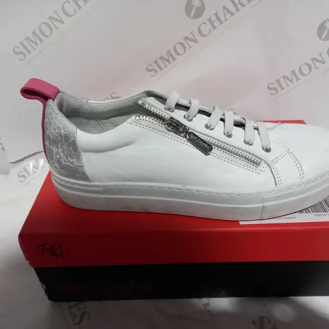 BOXED PAIR OF RUTH LANGSFORD ZIP DETAIL TRAINERS WHITE/PINK SIZE 7