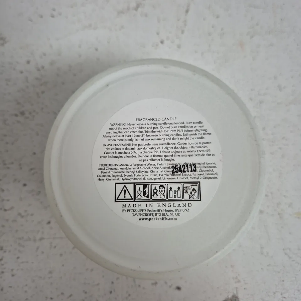 PECKSNIFF'S LAVENDER & WHITE TEA FRAGRANCED CANDLE – MADE IN ENGLAND
