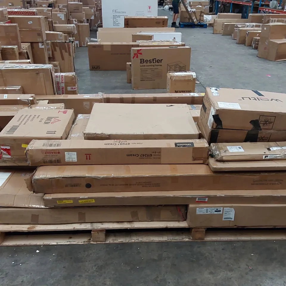 LARGE PALLET OF ASSORTED FURNITURE PARTS AND CONSUMER PRODUCTS 
