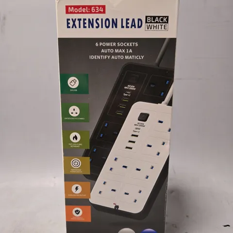BOXED EXTENSION LEAD IN WHITE & BLACK 