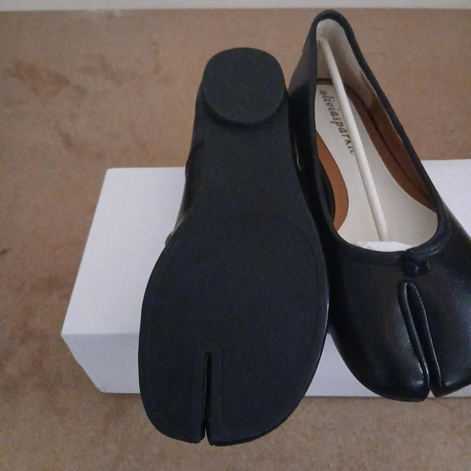 OLIVIA SPARKLE WOMEN'S BLACK LEATHER FLATS, MODEL C1801 NEW, UK 8 (EU 42)