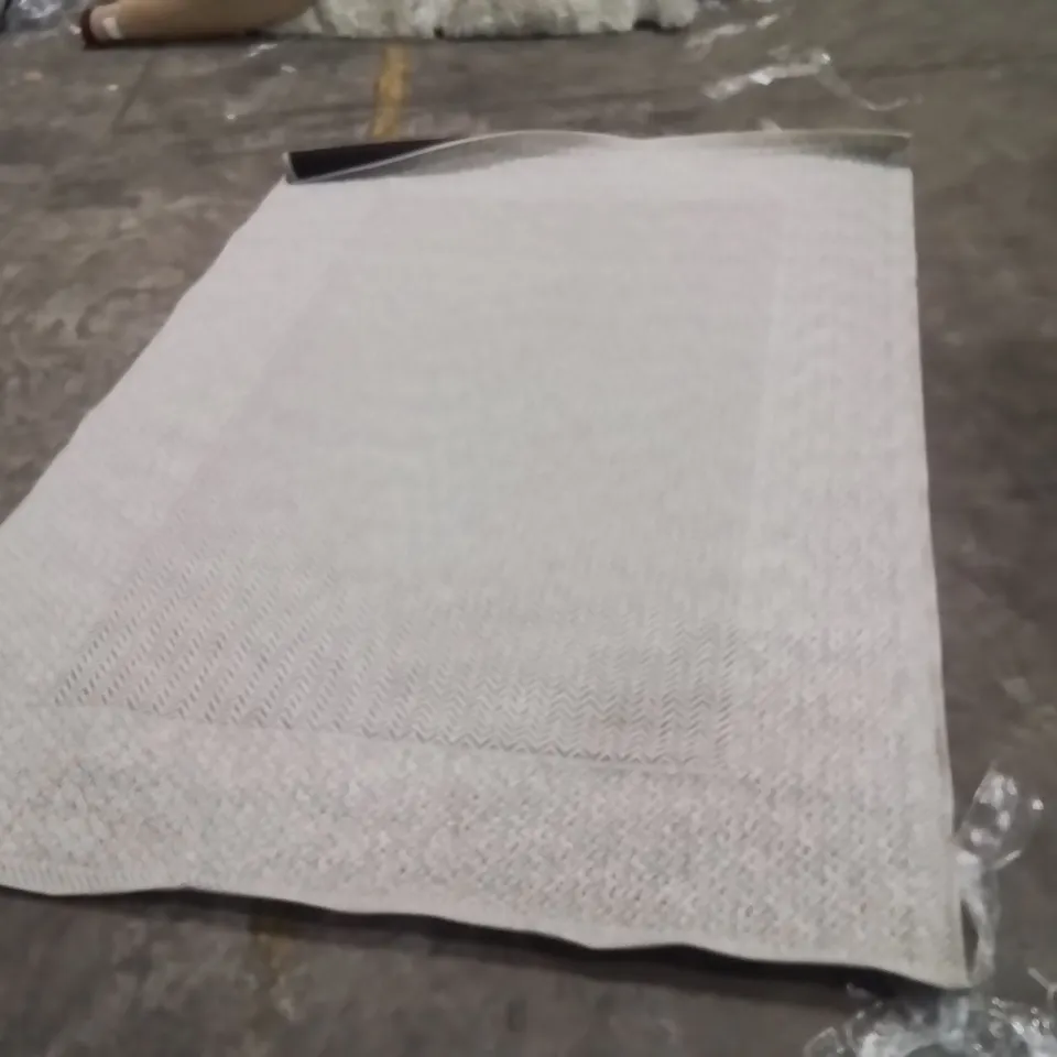 QUALITY DESIGNER AREA RUG - APPROXIMATELY 280X195