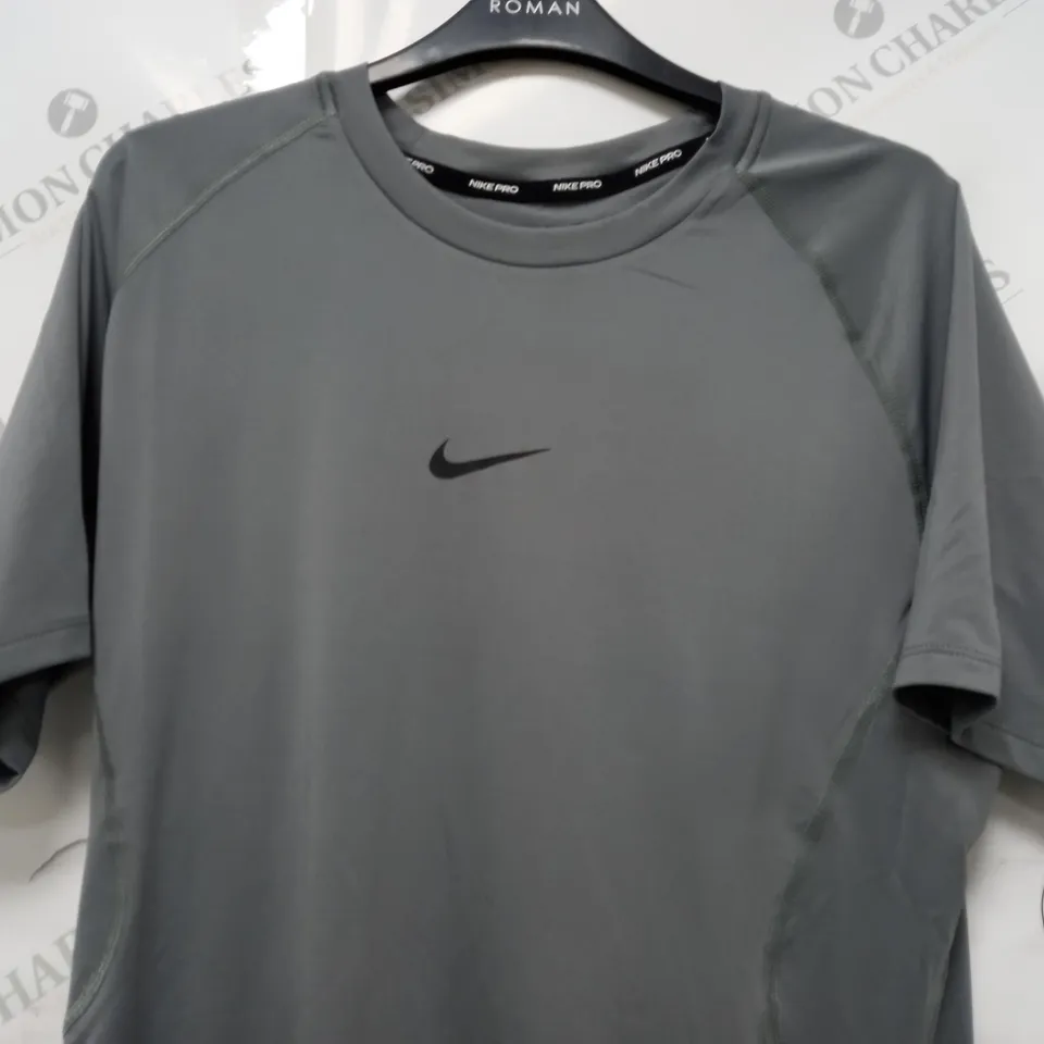 NIKE PRO TIGHT FIT TOP IN GREY - LARGE