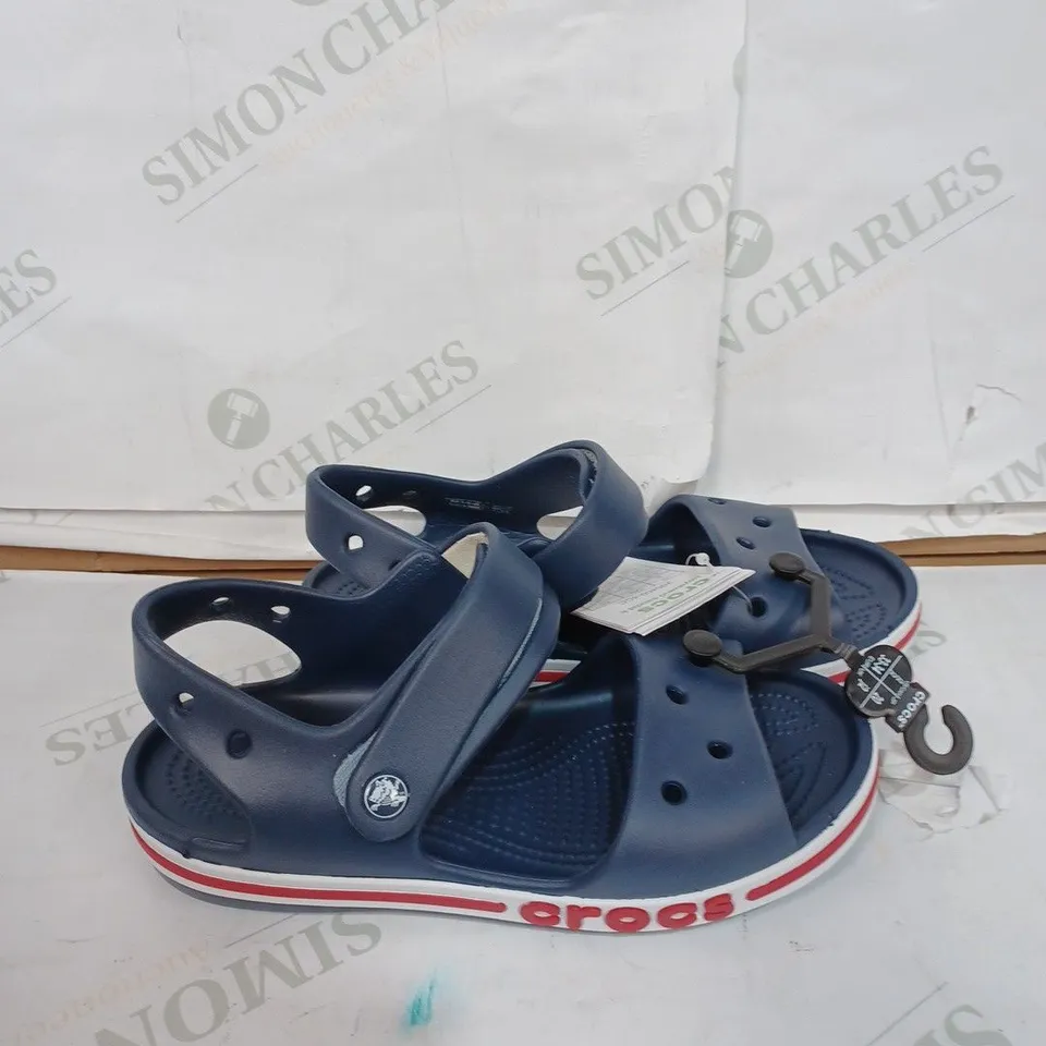 PAIR OF CHILDRENS CROCKS - NAVY / SIZE: J2 UK