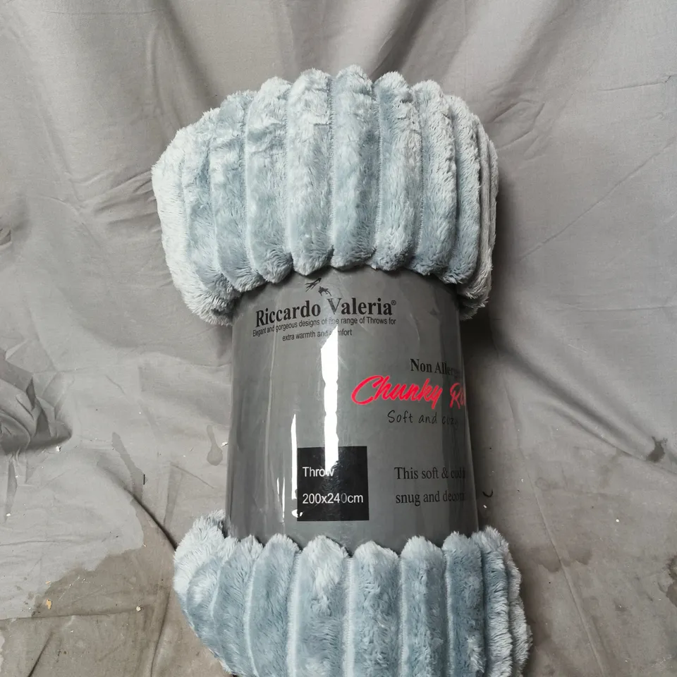 RICCARDO VALERIA CHUNKY RIBBED THROW – 200 X 240 CM