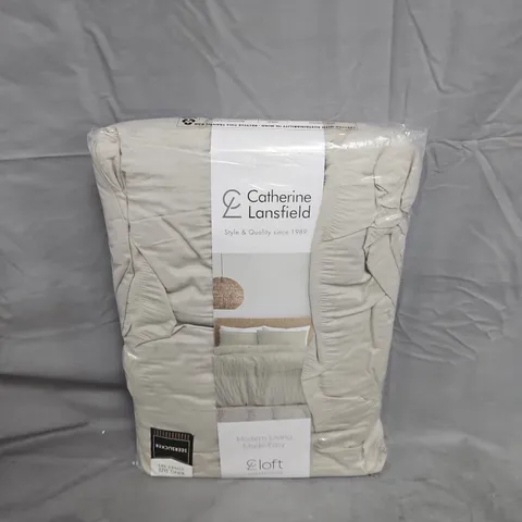 CATHERINE LANSFIELD KING SIZE DUVET SET – SEERSUCKER