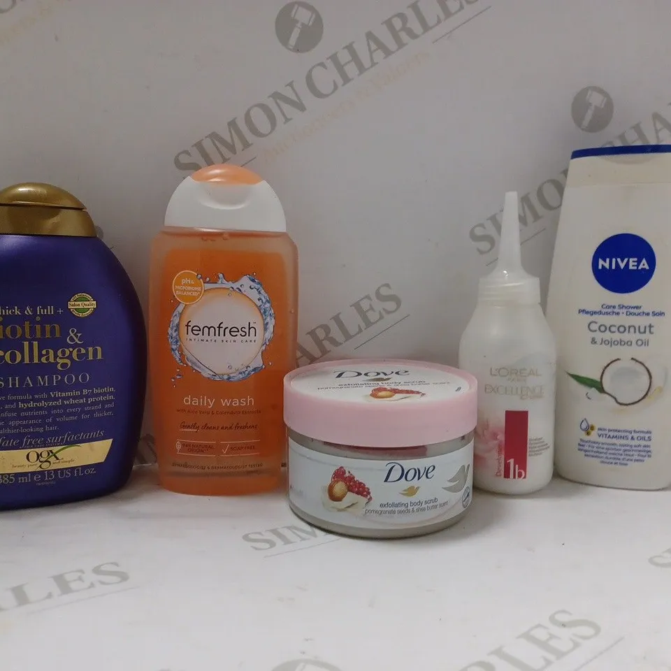 BOX OF APPROX 20 ASSORTED HEALTH AND BEAUTY ITEMS TO INCLUDE - FEMFRESH DAILY WASH - NIVEA COCONUT CARE SHOWER - DOVE EXFOLIATING BODY SCRUB ECT 