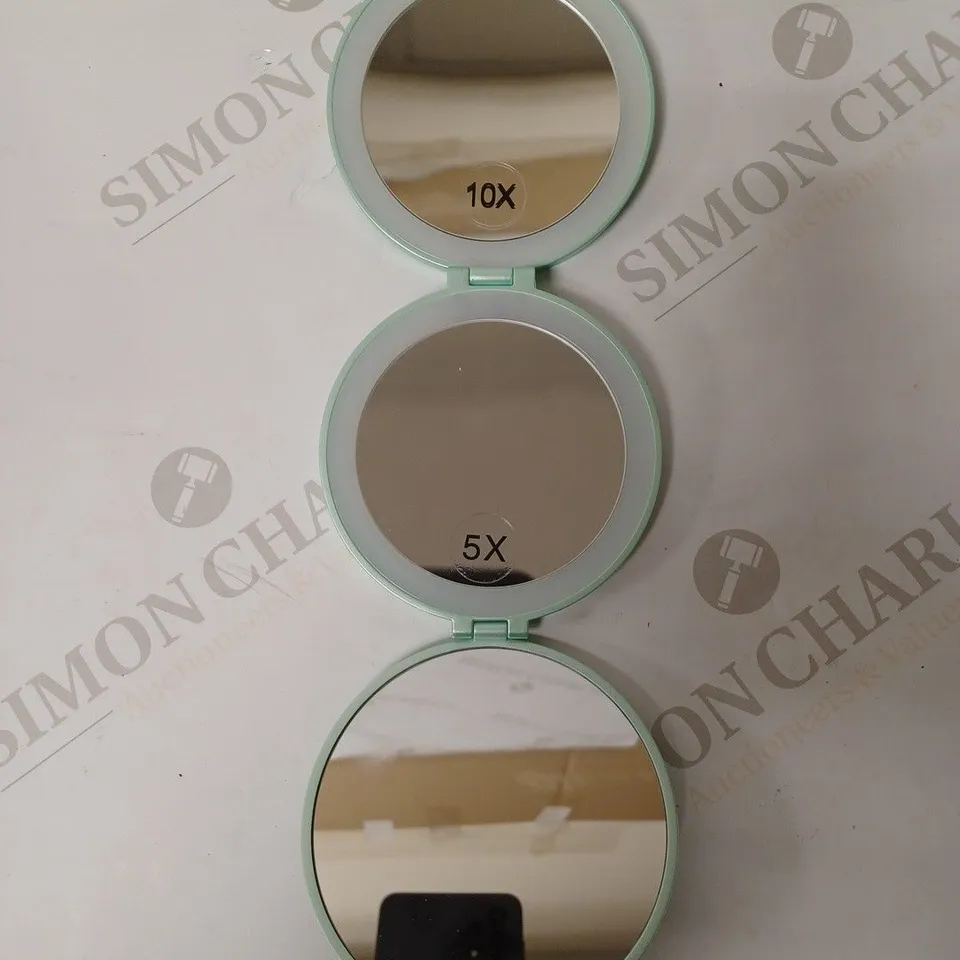 SIMPLY BEAUTY FOLDING TRIO MIRROR, MINT GREEN