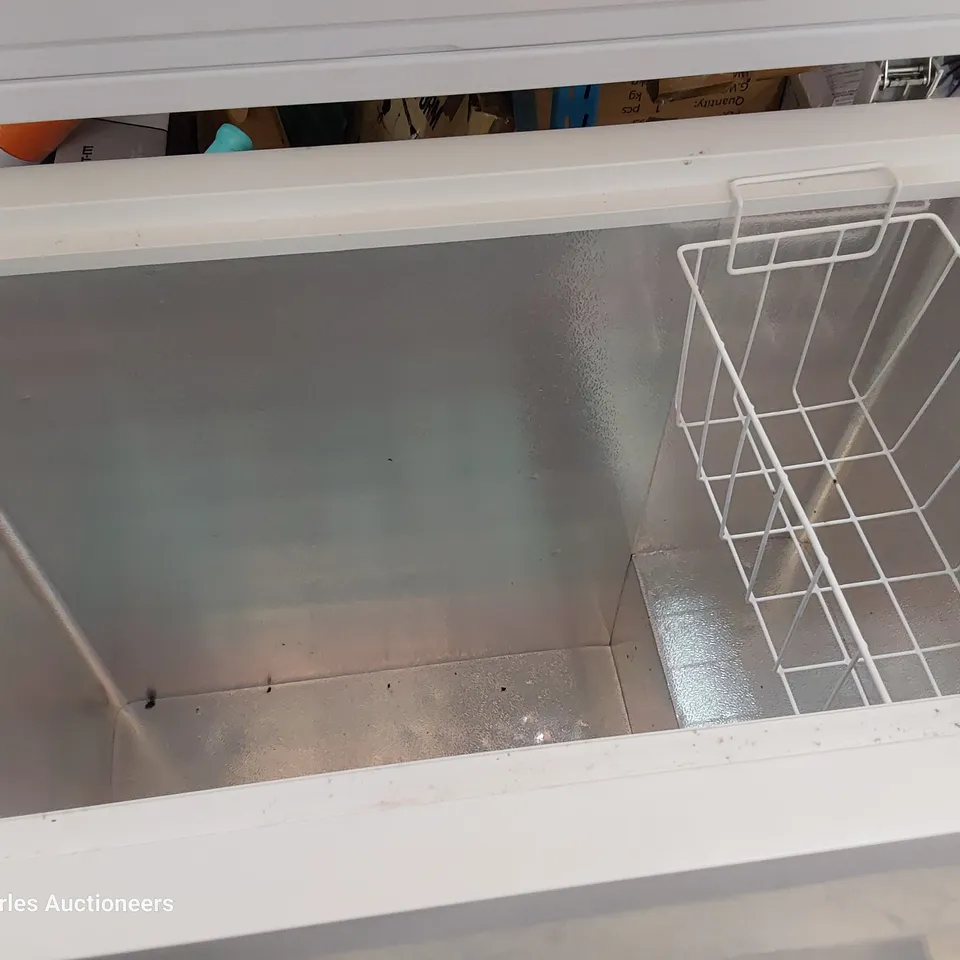 HAIR WHITE CHEST FREEZER