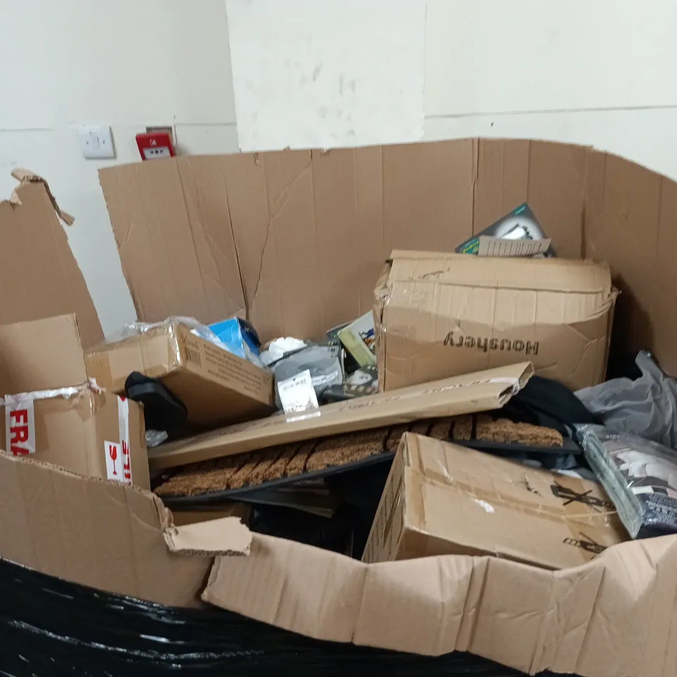 PALLET OF A LARGE QUANTITY OF ASSORTED ITEMS INCLUDING DOORMAT , BEDDING SET AND VARIOUS DVDS 