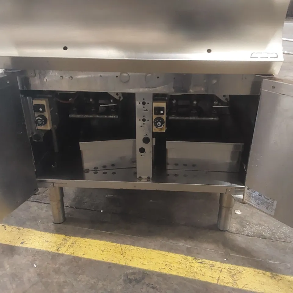 MBM COMMERCIAL TWIN TANK GAS FRYER