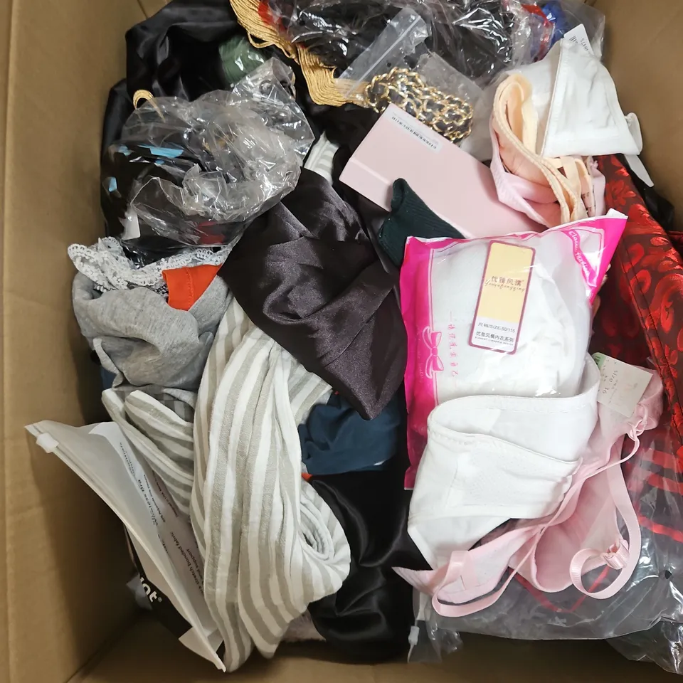 BOX OF APPROXIMATELY 20 ASSORTED CLOTHING ITEMS TO INCLUDE DRESS, JUMPSUIT, SHORTS, ETC