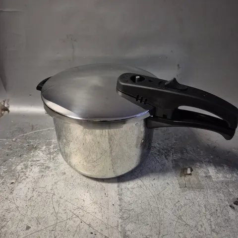 BOXED TOWER 6L STAINLESS STEEL PRESSURE COOKER