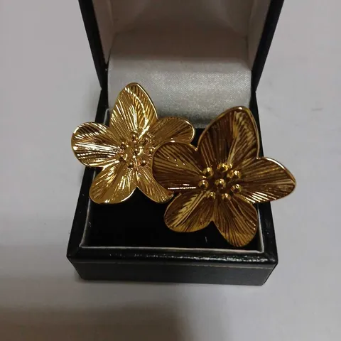 MALIKA FLOWER STUD EARRINGS 