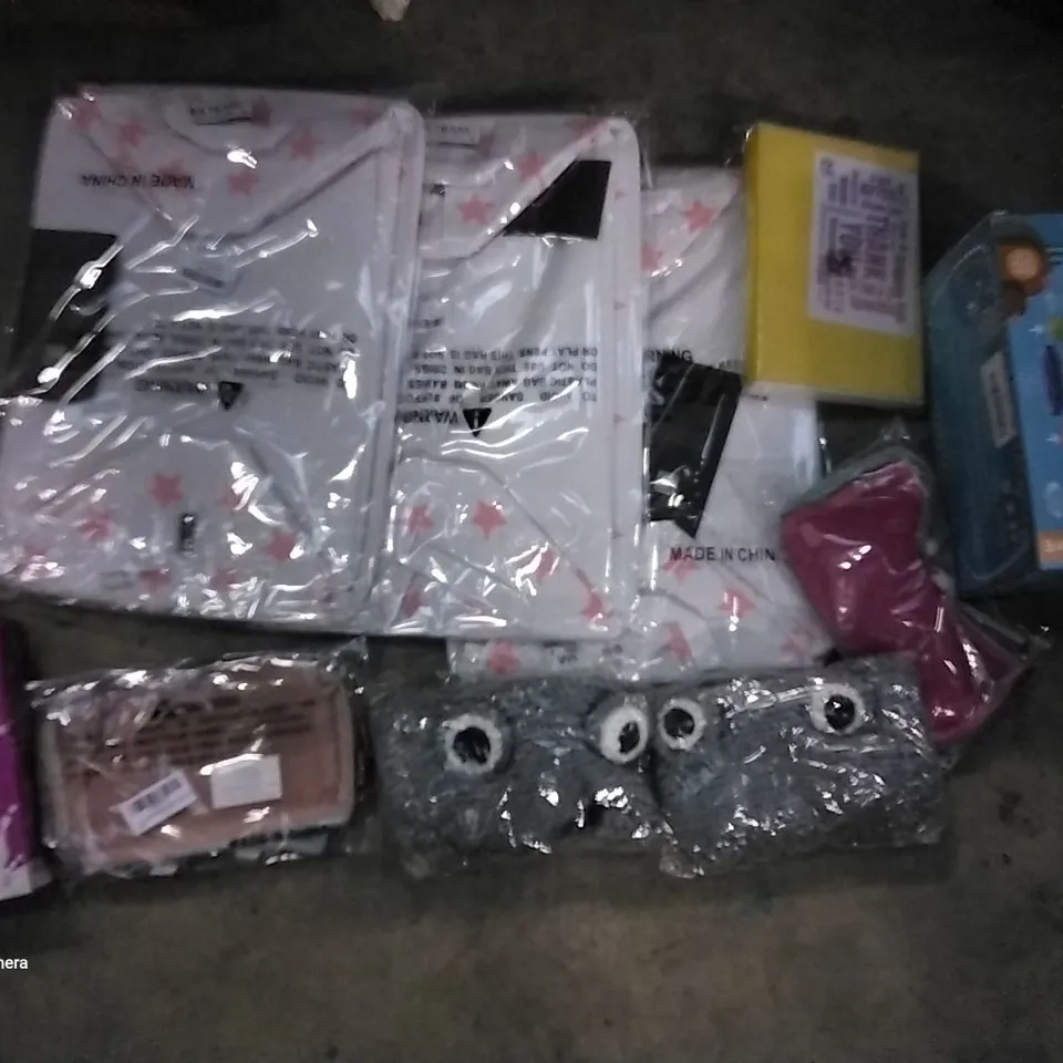 PALLET OF ASSORTED ITEMS TO INCLUDE JOYJOZ BATH TOYS, PURPLE TIGER BUBBLE TEA, SEA TEAM PINK STAR BAG, SEA TEAM BAGS WITH ZIPPERS, LITTLE MORE A5 DAILY DATED PLANNER YELLOW