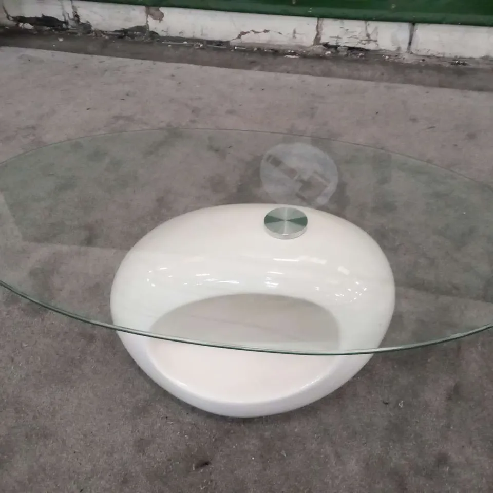 NEBLUS STYLE CURVED WHITE & CLEAR GLASS COFFEE TABLE