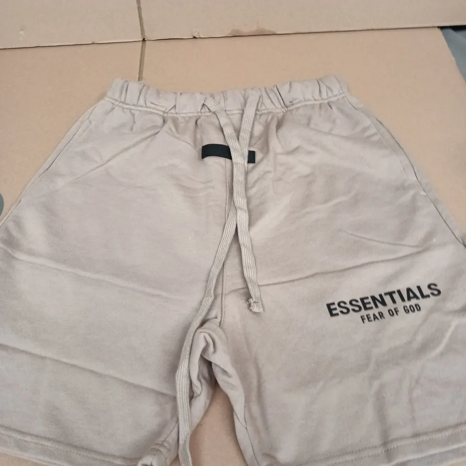 FEAR OF GOD ESSENTIALS GREY SHORTS – MEN'S, SIZE M