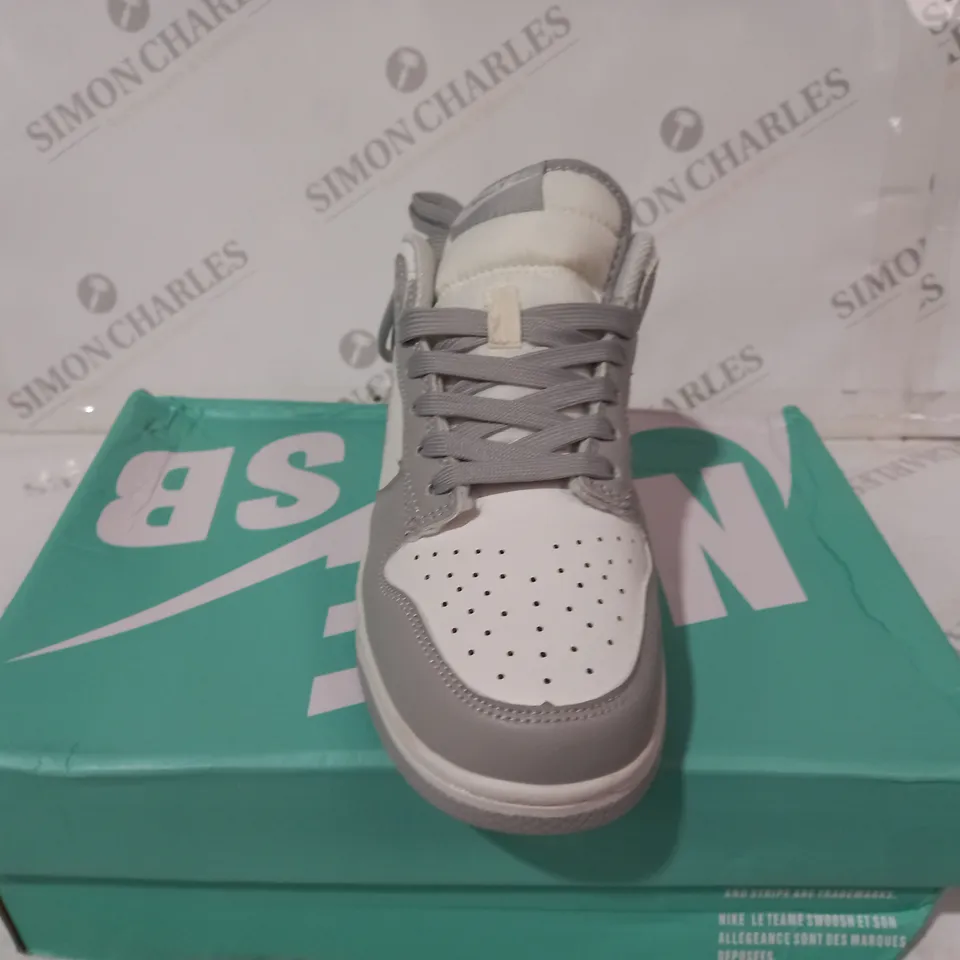 NIKE DUNK LOW RETRO GREY SIZE 5.5