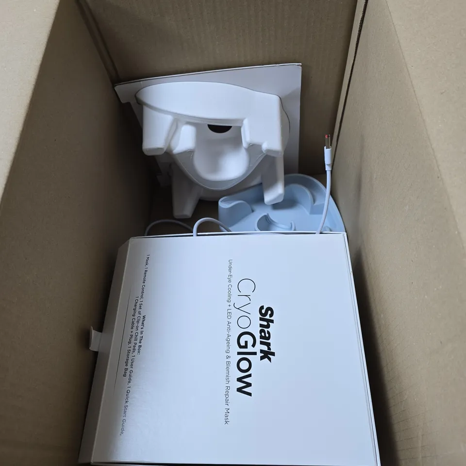 OUTLET SHARK CRYOGLOW BLUE FROST LED MASK WITH CHARGING STAND BOXED
